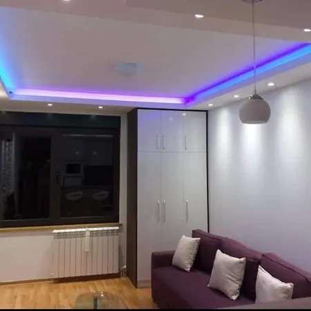 Simon Apartment *